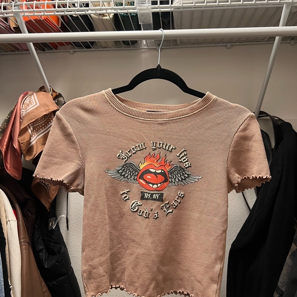 Forever 21 Tan Knitted graphic cropped tee | Tattoo Graphic | Small | NEW - Picture 2 of 5